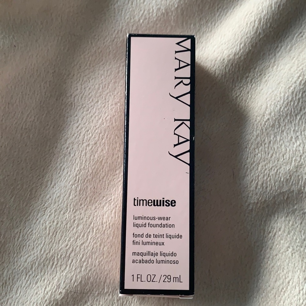 Mary Kay Luminous Wear Foundation Ivory 2